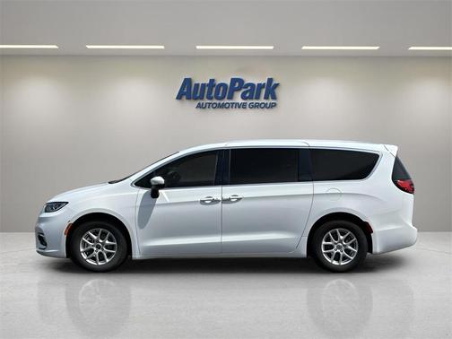 2023 Chrysler Pacifica Touring-L