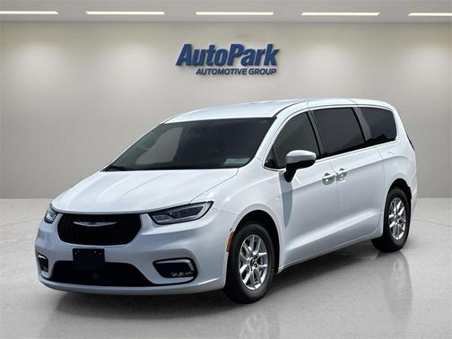 2023 Chrysler Pacifica Touring-L