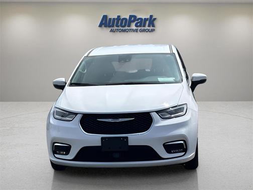 2023 Chrysler Pacifica Touring-L