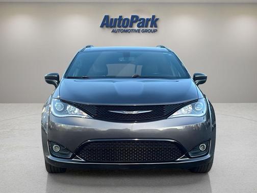 2020 Chrysler Pacifica Touring-L