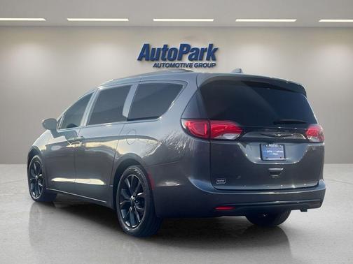 2020 Chrysler Pacifica Touring-L