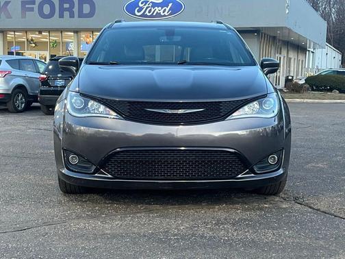 2020 Chrysler Pacifica Touring-L