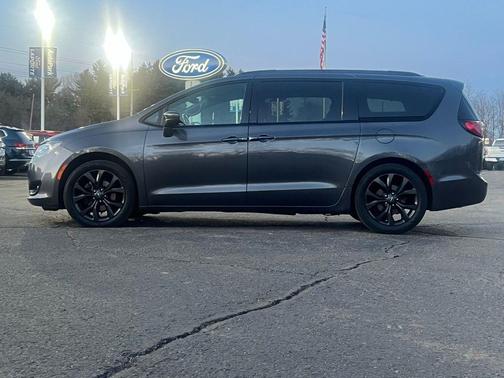 2020 Chrysler Pacifica Touring-L