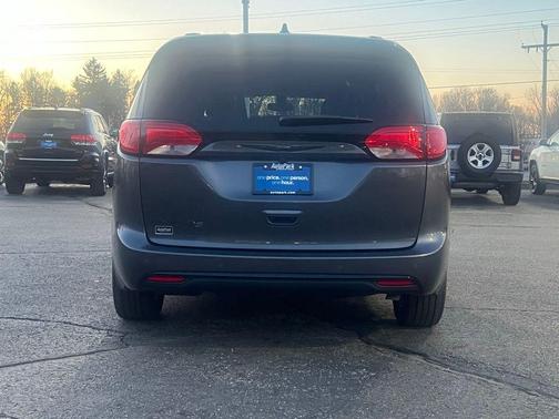 2020 Chrysler Pacifica Touring-L