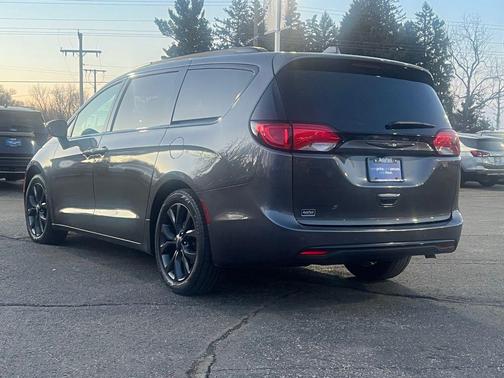 2020 Chrysler Pacifica Touring-L