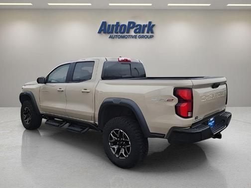 Sand Dune Metallic 2024 Chevrolet Colorado ZR2