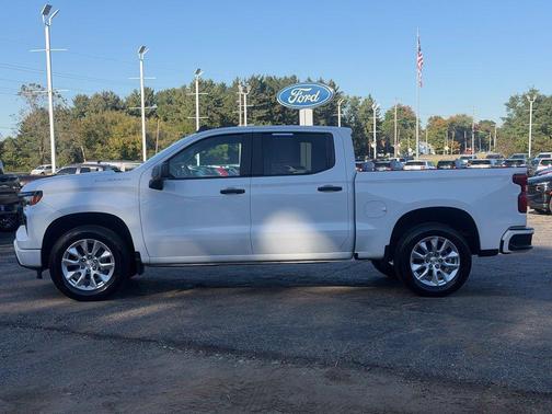 Summit White 2024 Chevrolet Silverado 1500 Custom