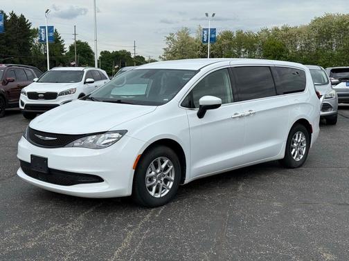 2023 Chrysler Voyager LX