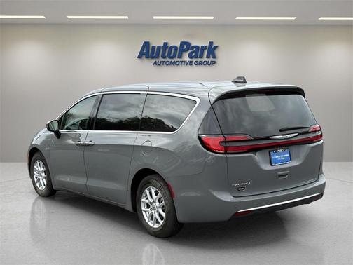 2023 Chrysler Pacifica Touring-L