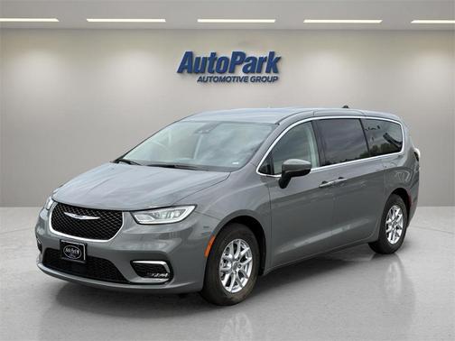 2023 Chrysler Pacifica Touring-L
