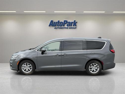 2023 Chrysler Pacifica Touring-L