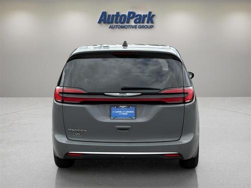 2023 Chrysler Pacifica Touring-L