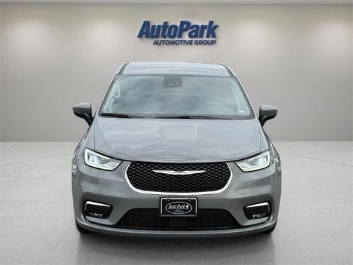 2023 Chrysler Pacifica Touring-L