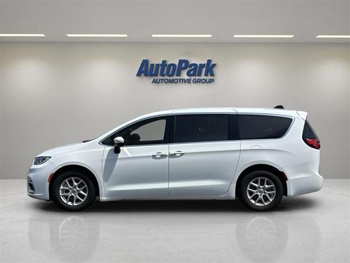 2023 Chrysler Pacifica Touring-L