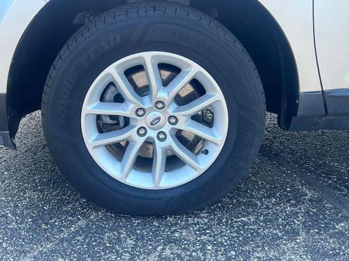 Ingot Silver Metallic 2013 Ford Edge SE
