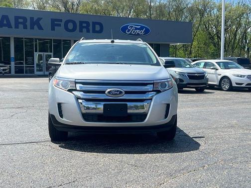 Ingot Silver Metallic 2013 Ford Edge SE