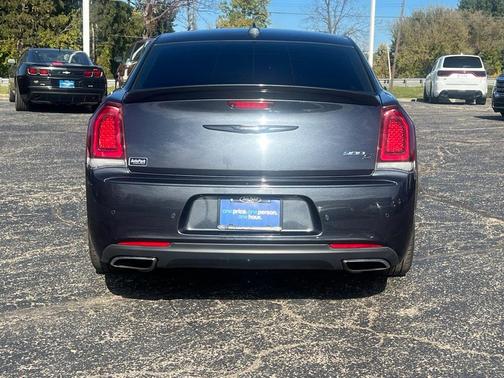 2016 Chrysler 300 S