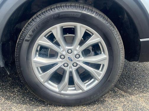 Iconic Silver Metallic 2020 Ford Explorer XLT