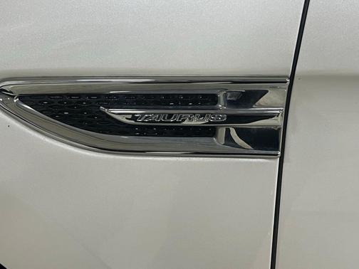 2015 Ford Taurus SEL