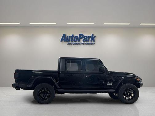 Black Clearcoat 2020 Jeep Gladiator Overland