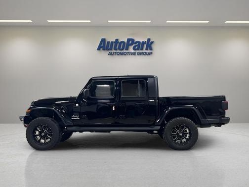Black Clearcoat 2020 Jeep Gladiator Overland