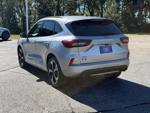 Iconic Silver Metallic 2023 Ford Escape ST-Line Elite