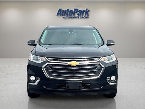 Mosaic Black Metallic 2018 Chevrolet Traverse LT Cloth