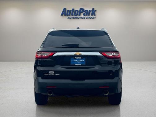 Mosaic Black Metallic 2018 Chevrolet Traverse LT Cloth