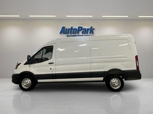 Oxford White 2026 Ford Transit-250 148 WB Medium Roof Cargo