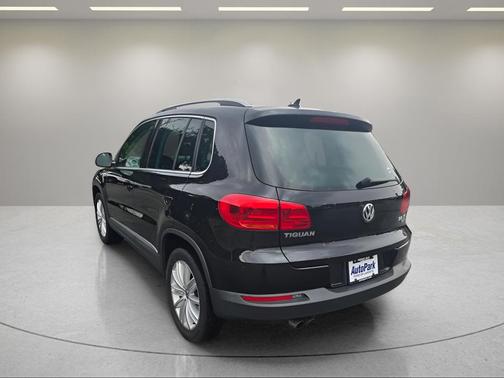Deep Black Pearl 2015 Volkswagen Tiguan 4MOTION Auto SEL