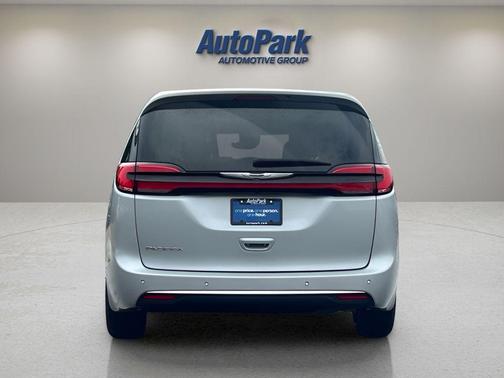 Silver Mist Clearcoat 2024 Chrysler Pacifica Touring-L