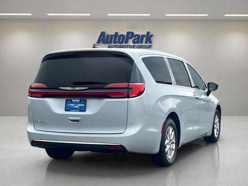 Silver Mist Clearcoat 2024 Chrysler Pacifica Touring-L
