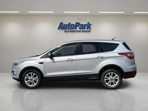 Ingot Silver Metallic 2017 Ford Escape SE
