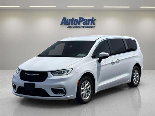 2023 Chrysler Pacifica Touring-L
