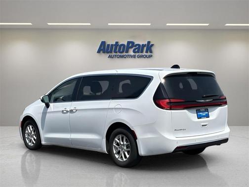 2023 Chrysler Pacifica Touring-L