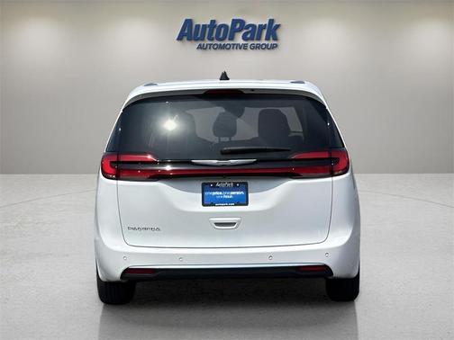 2023 Chrysler Pacifica Touring-L