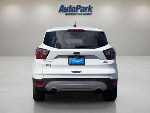 Oxford White 2017 Ford Escape SE