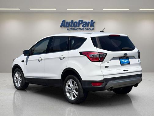 Oxford White 2017 Ford Escape SE