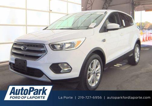 Oxford White 2017 Ford Escape SE