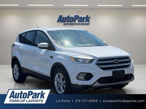 Oxford White 2017 Ford Escape SE