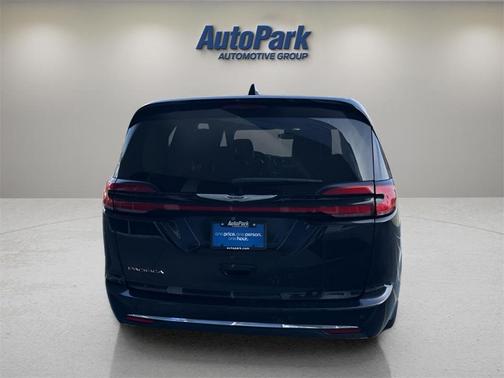 2023 Chrysler Pacifica Touring-L