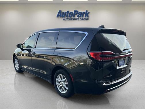 2023 Chrysler Pacifica Touring-L
