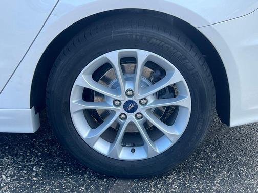 White Platinum Clearcoat Metallic 2020 Ford Fusion SE