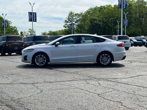 White Platinum Clearcoat Metallic 2020 Ford Fusion SE