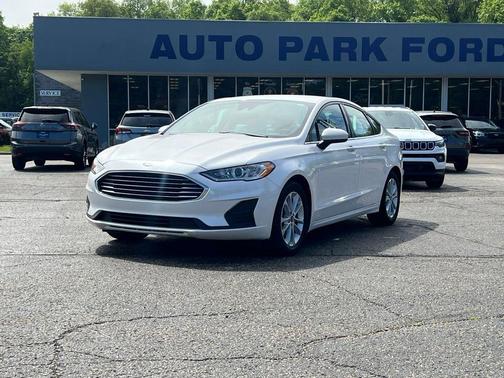 White Platinum Clearcoat Metallic 2020 Ford Fusion SE