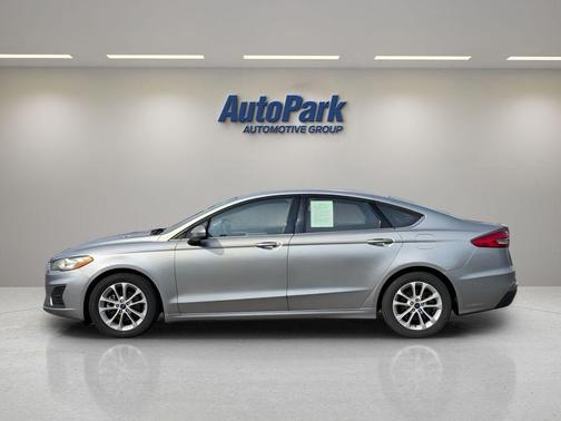 Iconic Silver Metallic 2020 Ford Fusion SE
