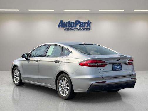 Iconic Silver Metallic 2020 Ford Fusion SE