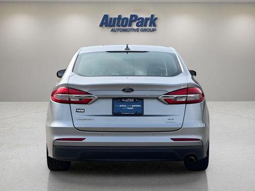 Iconic Silver Metallic 2020 Ford Fusion SE