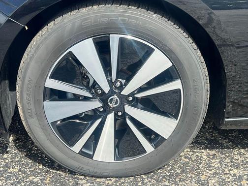Black 2022 Nissan Altima 2.5 SV
