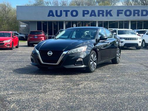 Black 2022 Nissan Altima 2.5 SV